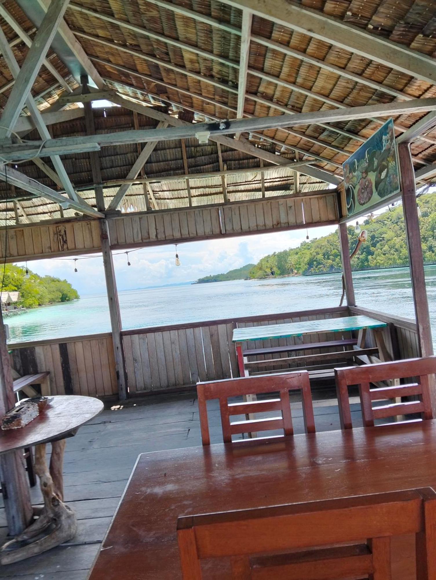 Meos Ambower Raja Ampat *
